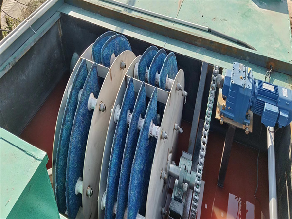 纖維轉(zhuǎn)盤(pán)過(guò)濾機(jī) 纖維轉(zhuǎn)盤(pán)過(guò)濾機(jī)